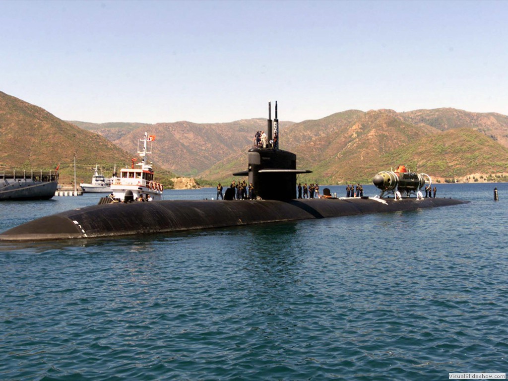 USS Dallas (SSN-700) pulls into Aksaz Naval Base, Turkey